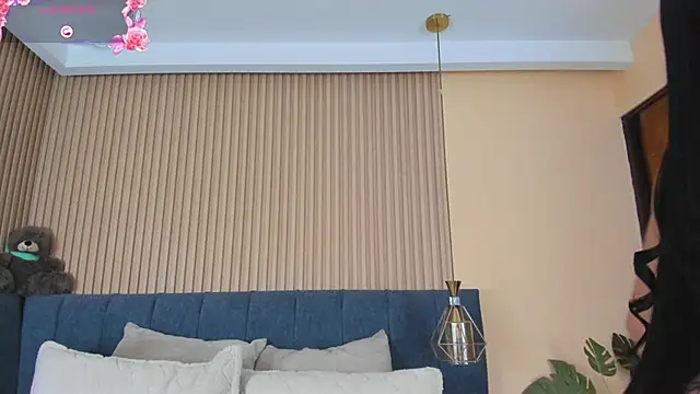 kathecute   online show from November 13, 2025, 1:42 am