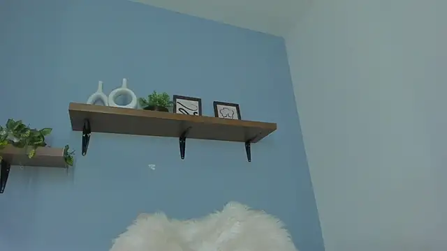annawelk  online show from September 24, 2025, 12:44 pm
