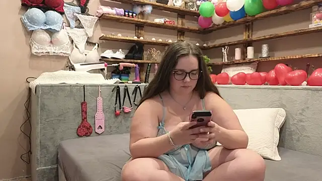 Kimberly-Caprice online show from March 11, 2025, 4:18 pm
