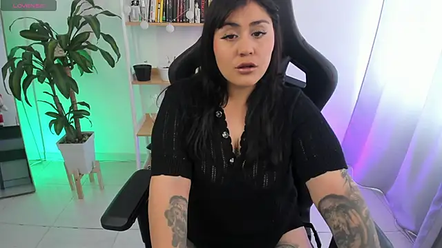 GretaX-X online show from November 24, 2025, 5:13 pm