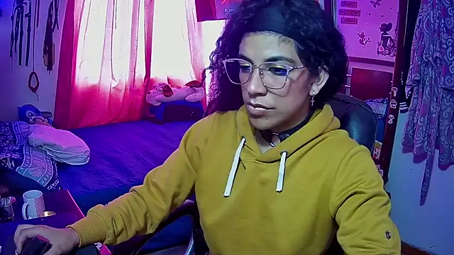 NicollWilliams 420 online show from March 14, 2025, 6:29 pm