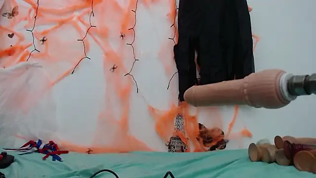 dulcenia rose online show from October 13, 2025, 2:18 pm