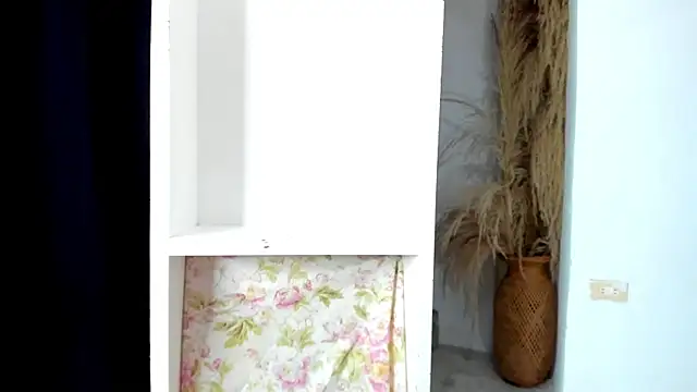 misshiccups online show from December 28, 2024, 4:51 am