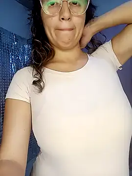 misshiccups online show from September 17, 2025, 3:41 am