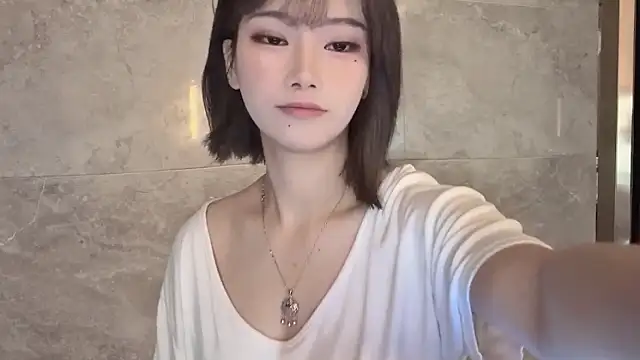 -XunMengLong- online show from November 26, 2025, 6:19 pm