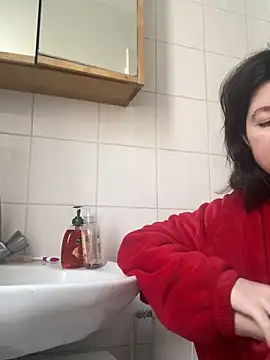 Snapshot of annonyme__422 chatting on March 4, 2025, 2:32 pm annonyme 422 online show from March 4, 2025, 2:32 pm