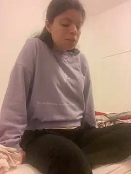 Snapshot of annonyme__422 chatting on February 6, 2025, 5:51 pm annonyme 422 online show from February 6, 2025, 5:51 pm