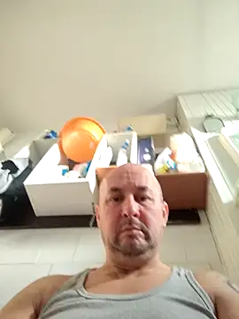 Snapshot of intx800 chatting on December 21, 2025, 7:43 am intx800 online show from December 21, 2025, 7:43 am