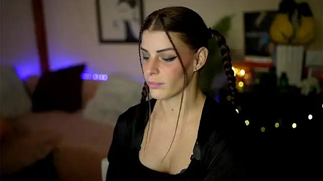 Bellis Perenis online show from November 30, 2025, 5:03 pm