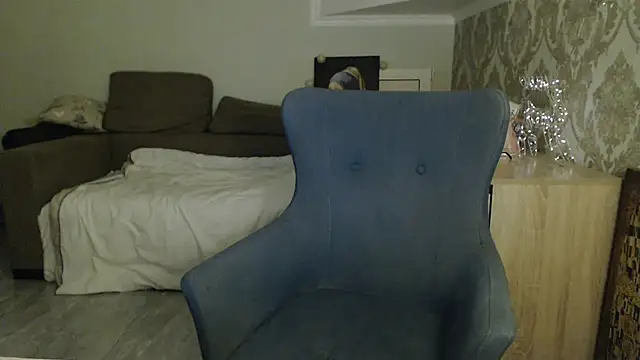 Mallinia online show from December 19, 2025, 9:17 pm