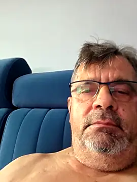 axecoman60 online show from December 15, 2025, 9:48 am