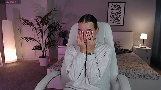 Bellla Haddid online show from October 19, 2025, 12:57 am