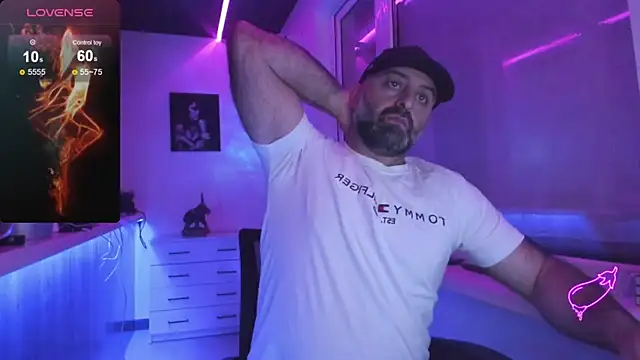 Snapshot of MAGABEAR077 chatting on November 30, 2025, 11:16 pm MAGABEAR077 online show from November 30, 2025, 11:16 pm