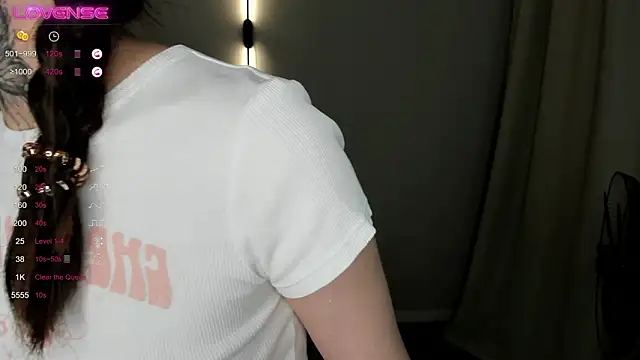 Snapshot of Dark_Ester chatting on February 11, 2026, 6:52 pm Dark Ester online show from February 11, 2026, 6:52 pm