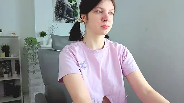 Baby Evalena online show from February 10, 2026, 8:57 am