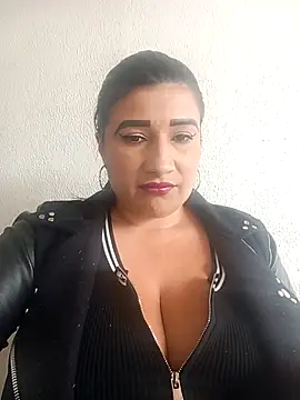 Hannahcandyy online show from April 15, 2026, 6:56 pm