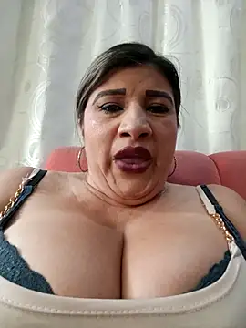 Snapshot of Hannahcandyy chatting on November 13, 2025, 2:54 pm Hannahcandyy online show from November 13, 2025, 2:54 pm