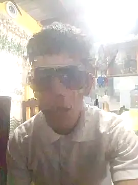 DecisivePimiento online show from September 19, 2025, 5:28 pm