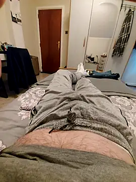 pascalino100 online show from October 9, 2025, 4:40 pm