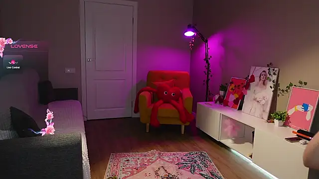 Snapshot of SpiceJessy chatting on February 25, 2026, 5:18 am SpiceJessy online show from February 25, 2026, 5:18 am