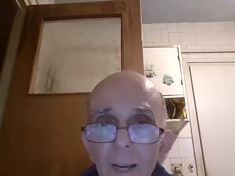 mariusica1xh online show from January 18, 2026, 4:32 pm