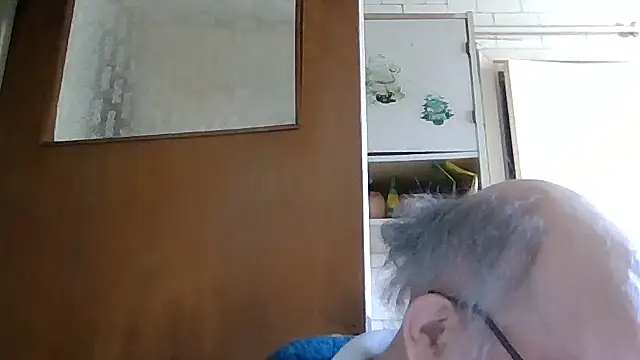 Snapshot of mariusica1@xh chatting on April 27, 2026, 3:32 pm mariusica1xh online show from April 27, 2026, 3:32 pm