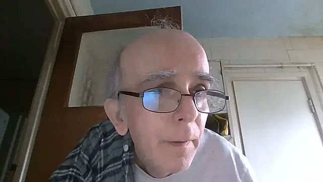 Snapshot of mariusica1@xh chatting on May 17, 2026, 6:35 am mariusica1xh online show from May 17, 2026, 6:35 am