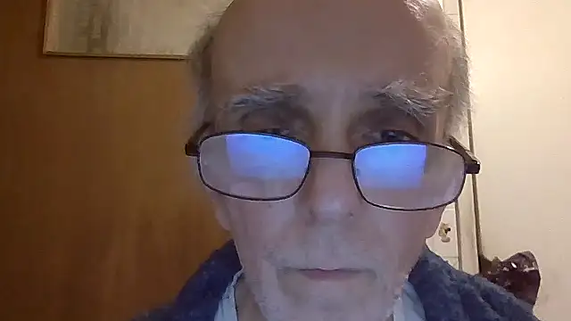 mariusica1xh online show from April 15, 2026, 8:42 pm