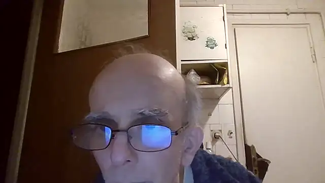 mariusica1xh online show from April 16, 2026, 9:39 pm