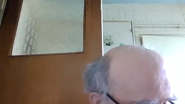 Snapshot of mariusica1@xh chatting on May 25, 2026, 9:41 am mariusica1xh online show from May 25, 2026, 9:41 am