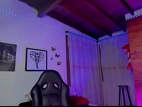 Snapshot of mykaelahoney chatting on February 5, 2026, 1:01 am mykaelahoney online show from February 5, 2026, 1:01 am