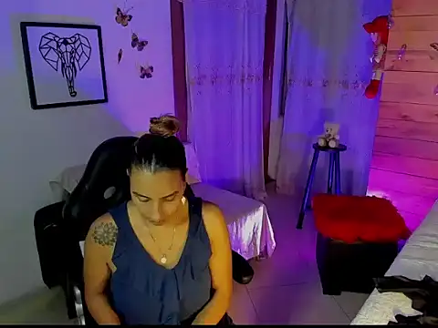 Snapshot of mykaelahoney chatting on February 27, 2026, 2:56 am mykaelahoney online show from February 27, 2026, 2:56 am