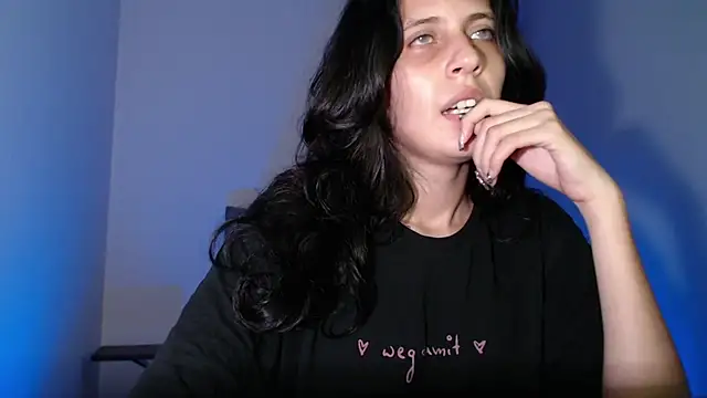 Snapshot of bellatrix25 chatting on May 19, 2026, 5:20 pm bellatrix25 online show from May 19, 2026, 5:20 pm