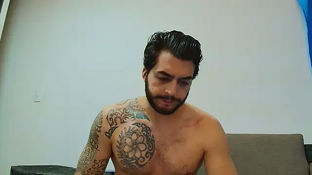 Snapshot of thomas_gun chatting on May 1, 2026, 11:10 pm thomas gun online show from May 1, 2026, 11:10 pm