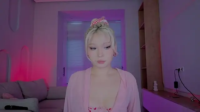 Snapshot of RileyMee chatting on September 19, 2025, 12:20 pm RileyMee online show from September 19, 2025, 12:20 pm