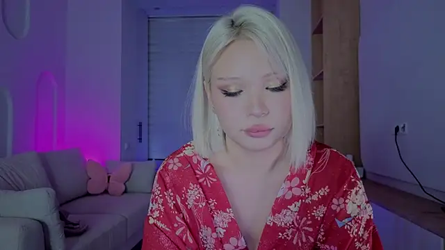 Snapshot of RileyMee chatting on September 17, 2025, 1:24 pm RileyMee online show from September 17, 2025, 1:24 pm