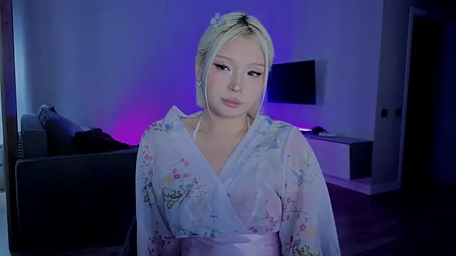 Snapshot of RileyMee chatting on November 17, 2025, 3:21 am RileyMee online show from November 17, 2025, 3:21 am