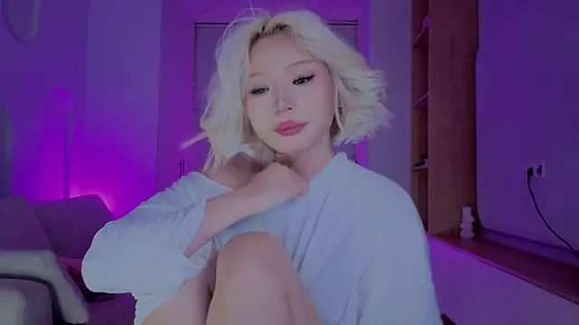 Snapshot of RileyMee chatting on October 22, 2025, 12:26 pm RileyMee online show from October 22, 2025, 12:26 pm