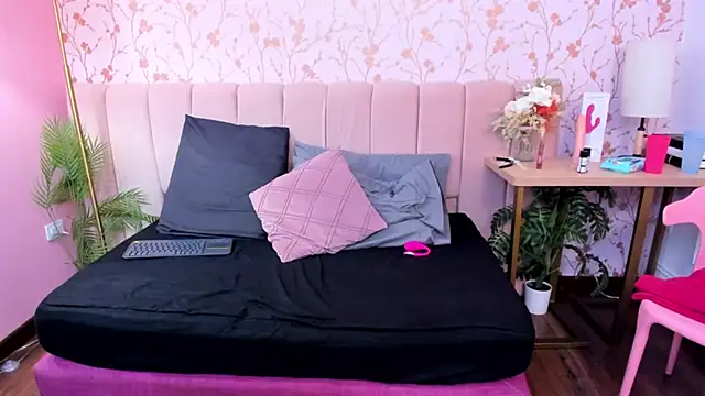 Snapshot of amber-hill chatting on February 7, 2026, 7:44 pm amber-hill online show from February 7, 2026, 7:44 pm