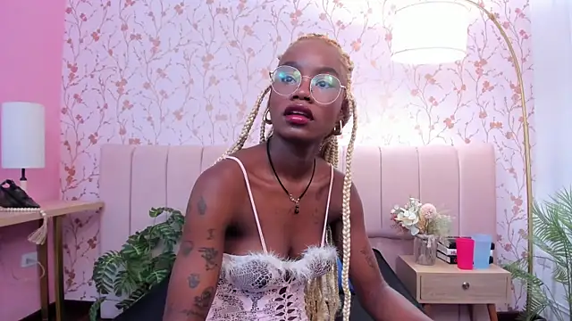 amber-hill online show from December 19, 2025, 3:47 pm