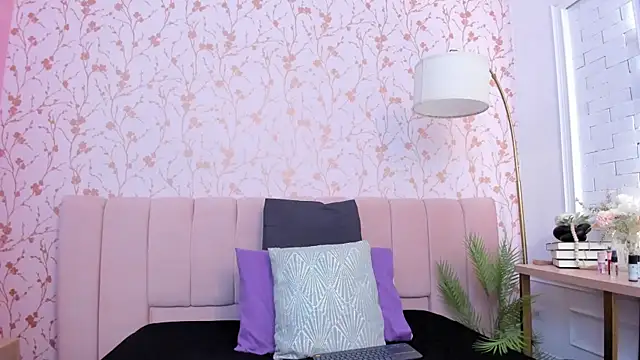 amber-hill online show from October 27, 2025, 7:15 pm