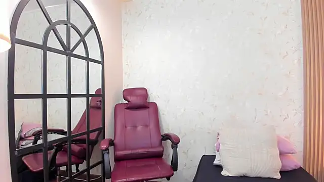 amber-hill online show from October 24, 2025, 4:06 pm