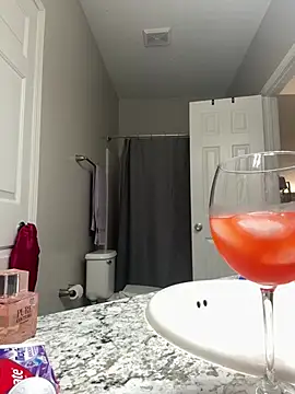 Snapshot of SexyHoneyRedd chatting on February 17, 2025, 11:43 pm SexyHoneyRedd online show from February 17, 2025, 11:43 pm