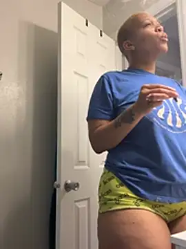 Snapshot of SexyHoneyRedd chatting on June 30, 2026, 9:42 am SexyHoneyRedd online show from June 30, 2026, 9:42 am