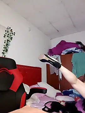 helenca43 online show from December 3, 2025, 9:20 am