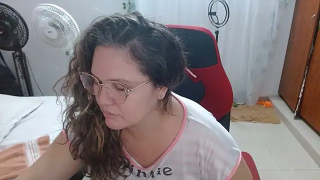 helenca43 online show from February 1, 2026, 9:18 am