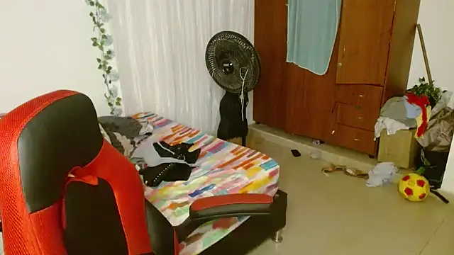 helenca43 online show from February 27, 2026, 10:48 am