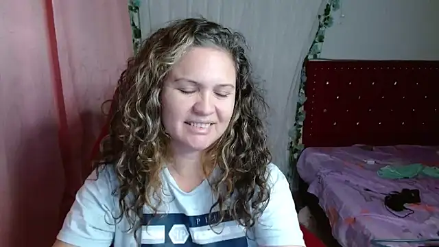 Snapshot of helenca43 chatting on November 19, 2025, 9:53 am helenca43 online show from November 19, 2025, 9:53 am