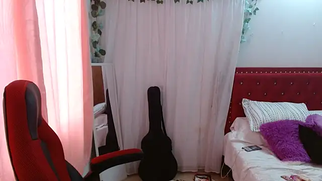 Snapshot of helenca43 chatting on October 31, 2025, 12:57 pm helenca43 online show from October 31, 2025, 12:57 pm