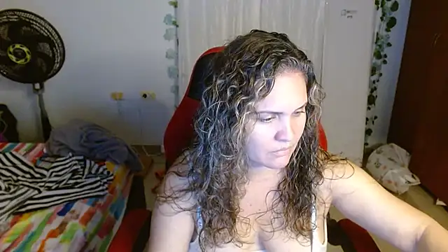 helenca43 online show from September 13, 2025, 11:16 pm